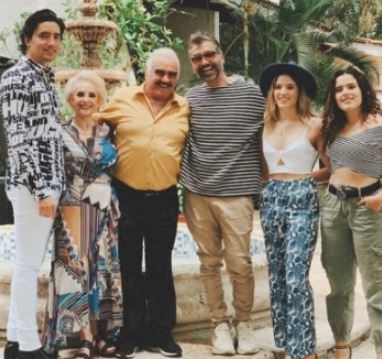 Maria Del Refugio Abarca Villasenor with her husband Vicente Fernandez, son Alejandro and grandkids